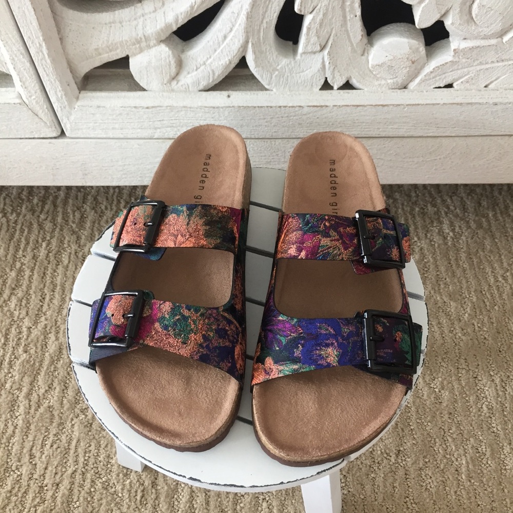 💕ONE LEFT💕 Steve Madden Floral Printed Sandals - Picture 2 of 5