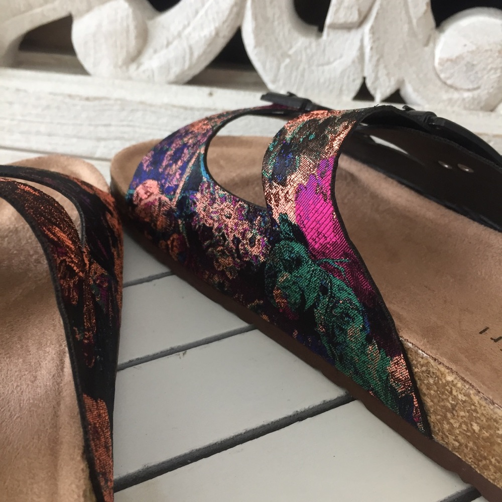 💕ONE LEFT💕 Steve Madden Floral Printed Sandals - Picture 4 of 5