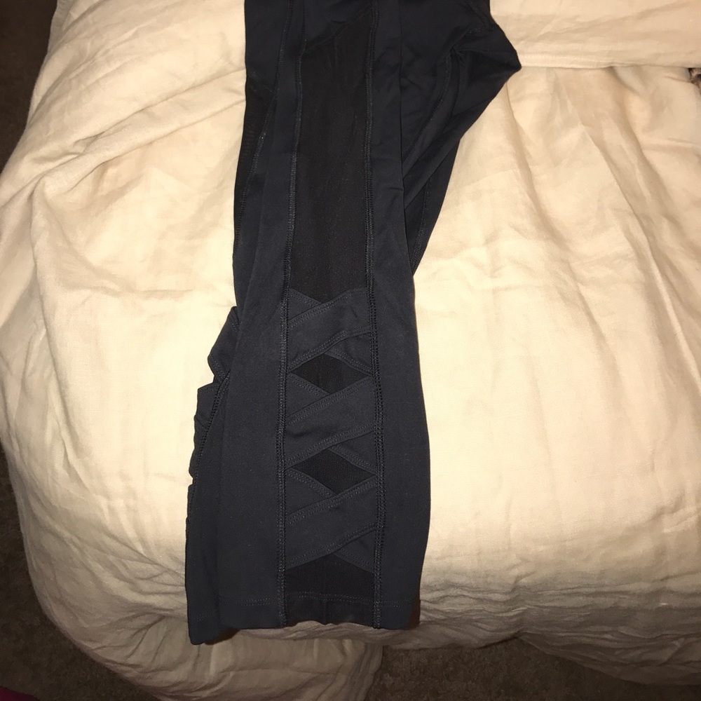 Black crop leggings