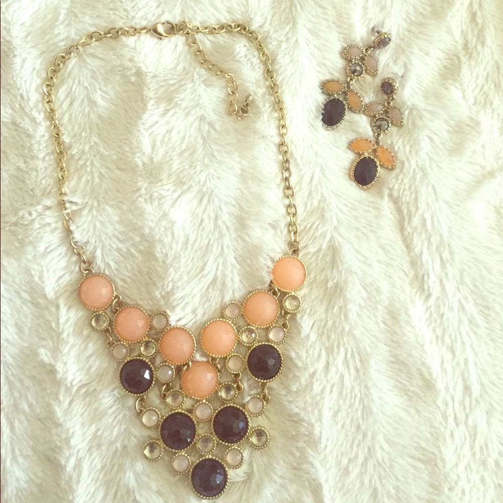 Statement Necklace and earrings🖤