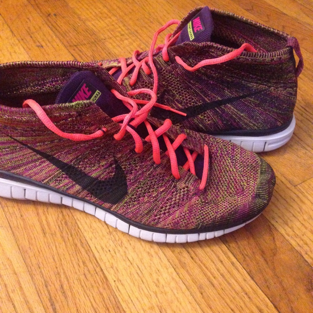 Nike men's flyknit chukka sneakers