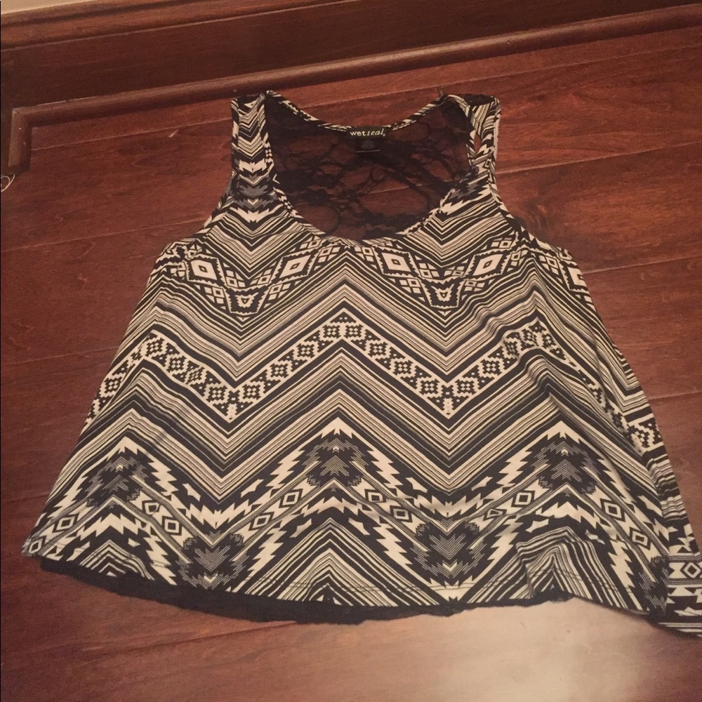 Lace-back unworn flowy tank