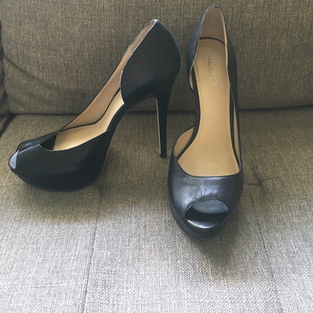 Black Aldo pumps