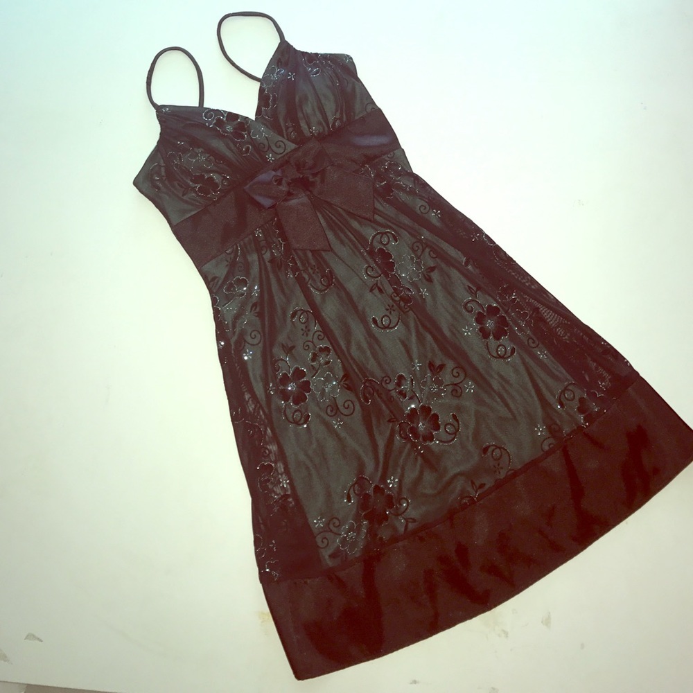 Small- Cute mini dress.
