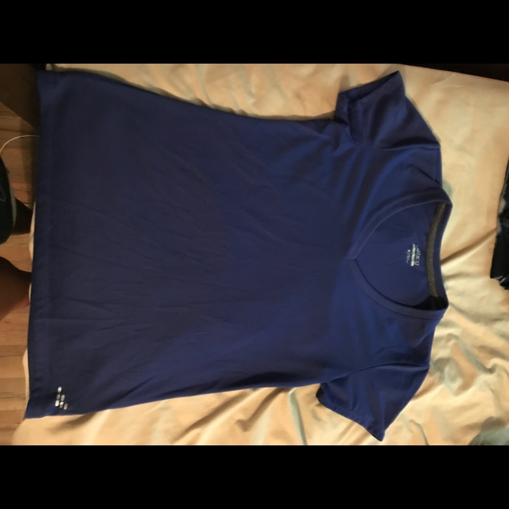 Blue t shirt. Work out shirt