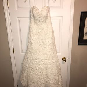 David's Bridal Monique Lhuillier Style CRL538