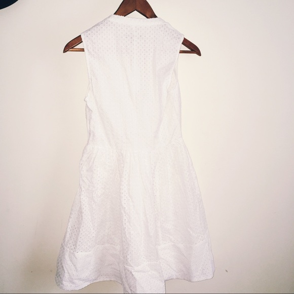 White dress with petal patterns. - Picture 2 of 2