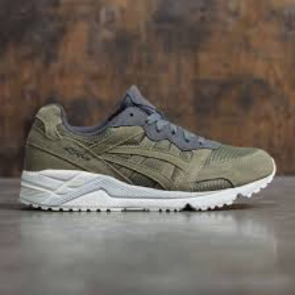 Asics Gelique light olive