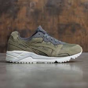 Asics Gelique light olive