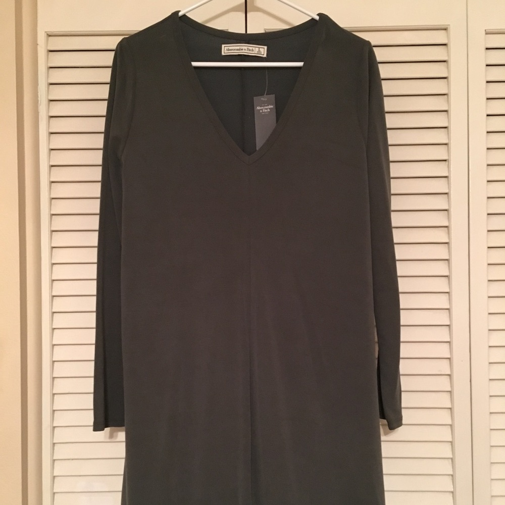A&F V-Neck Long Sleeved Dress size Large