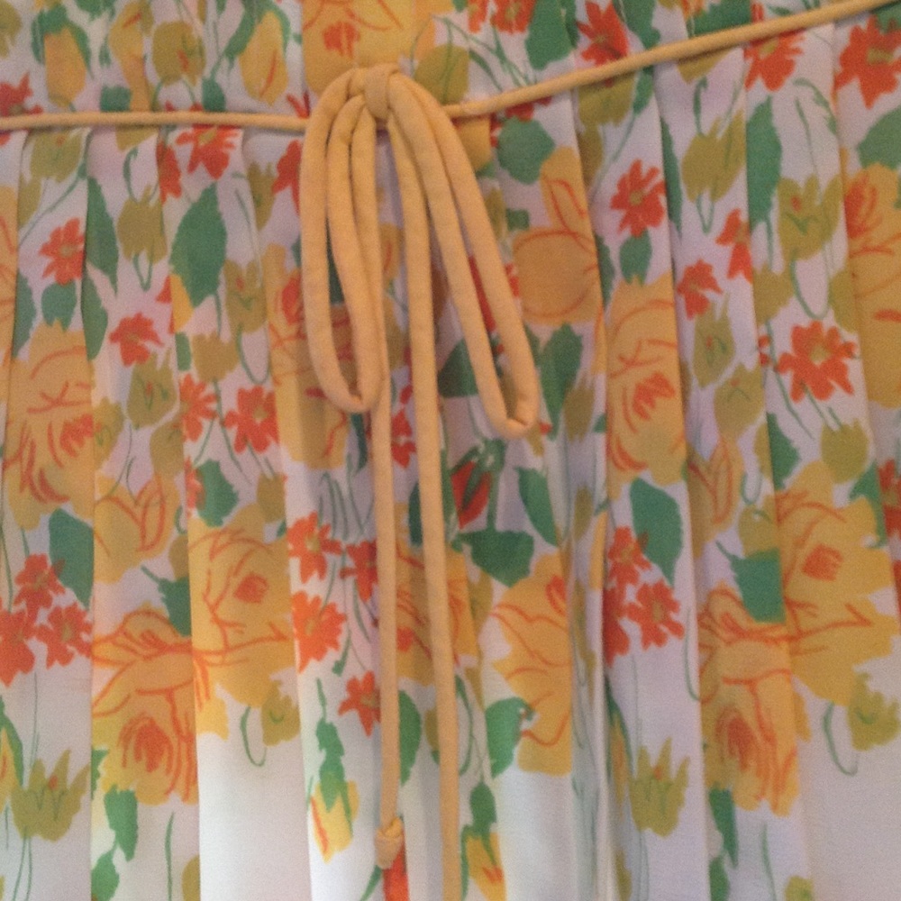 Almost perfect vintage dress. Girly and summery!