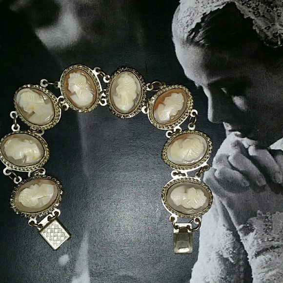 Vintage Jewelry - Vintage sterling silver 8 cameo bracelet