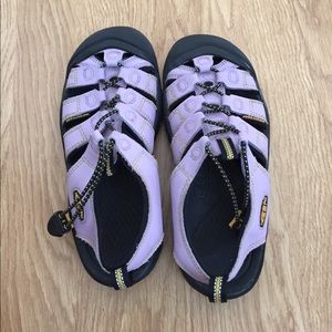 EUC keen sandals