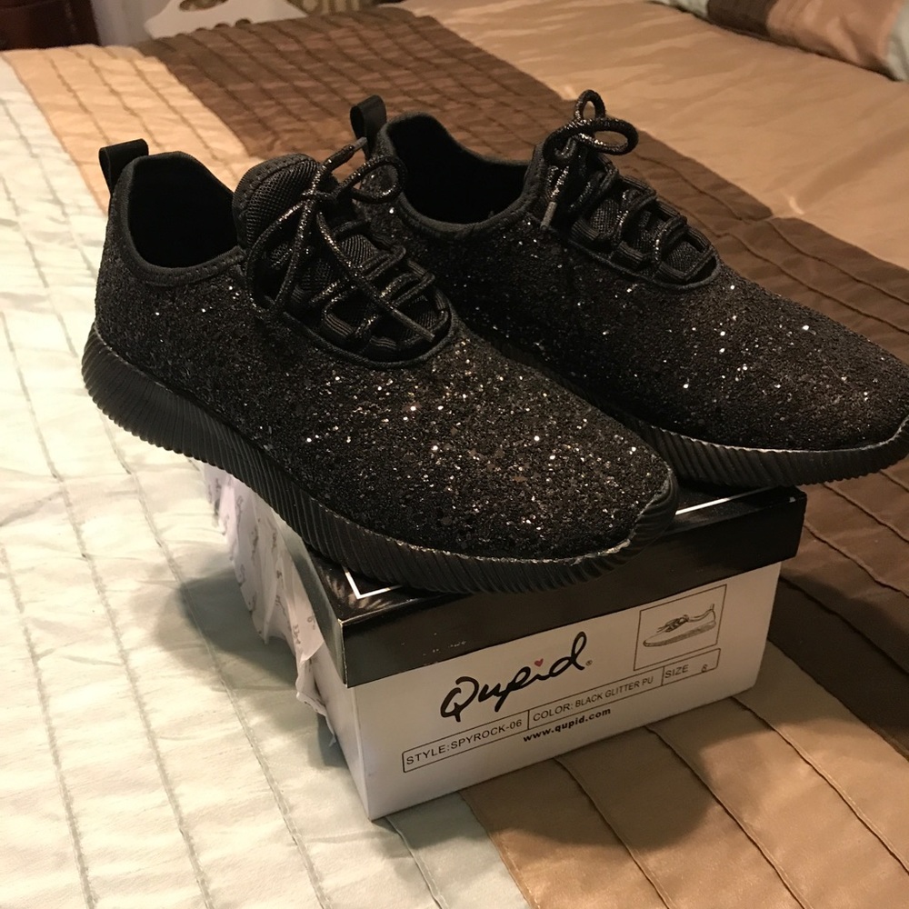 Black glitter sneakers 🖤