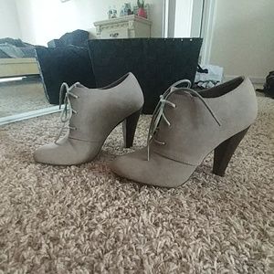 Apt9 brown beige tan fall ankle booties boots 8.5