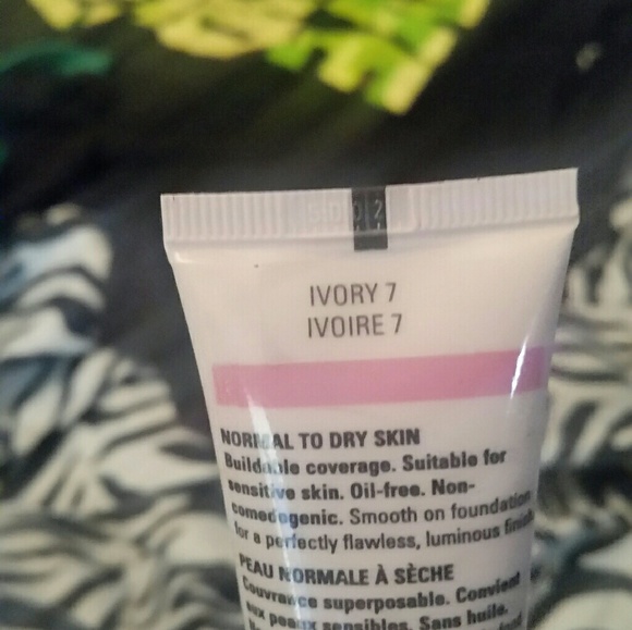 Make-up - Picture 1 of 1