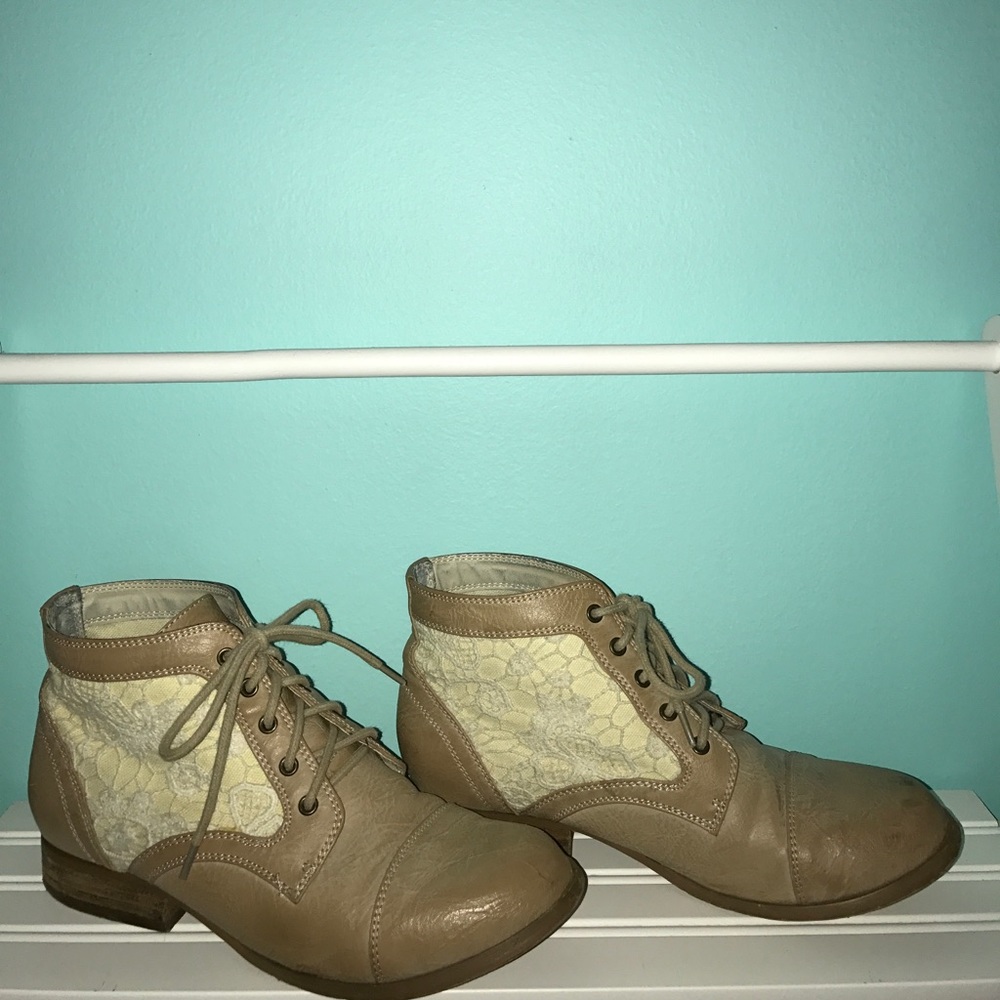 Lace booties - Picture 2 of 4