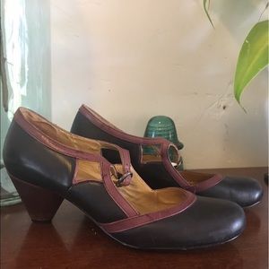 Beautiful Rare Seychelles Leather Heels
