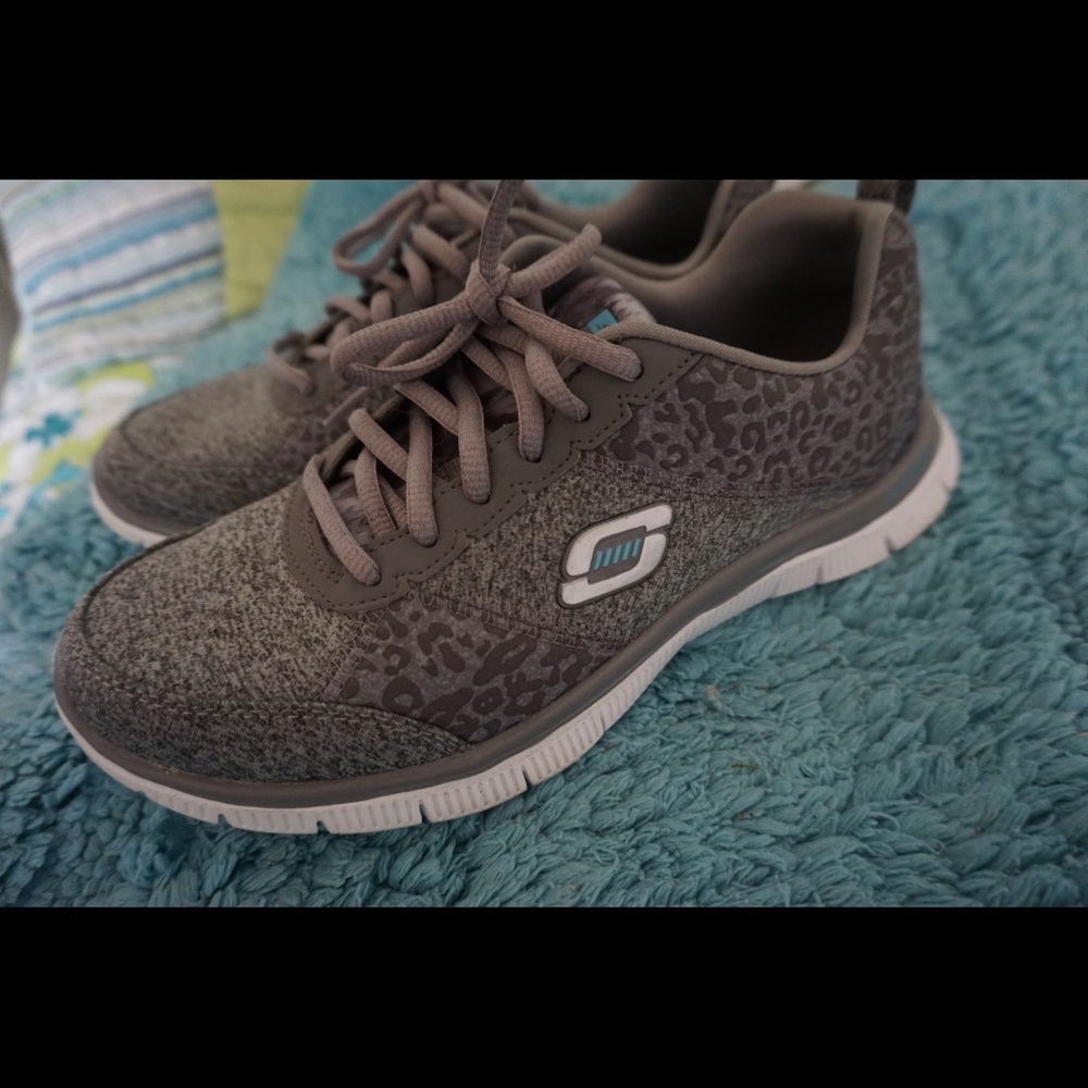 Sketchers memory foam sneakers