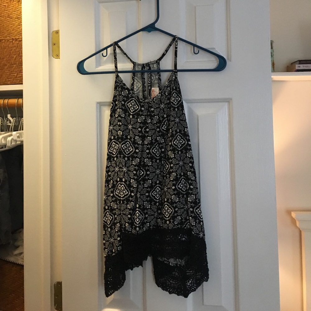 black&white mossimo tank top with crochet trim