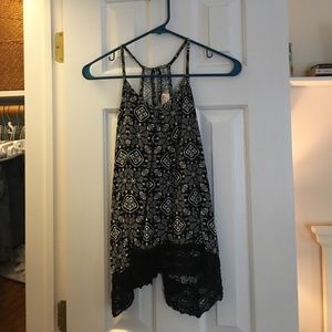black&white mossimo tank top with crochet trim