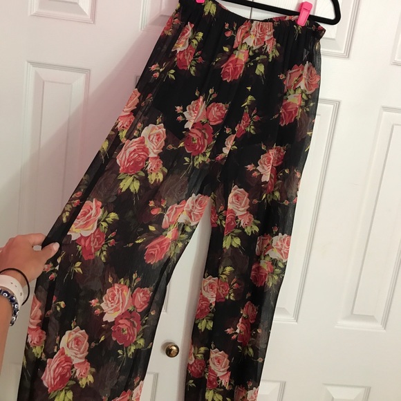 Betsey Johnson Rosebud print pants - Picture 2 of 4