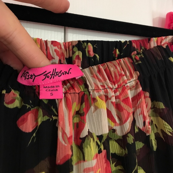 Betsey Johnson Rosebud print pants - Picture 3 of 4