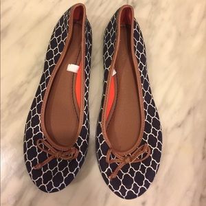 NWOT 5.5 blue white printed flats Target