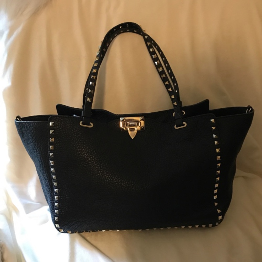 100 % AUTHENTIC Valentino Garavani rockstud tote