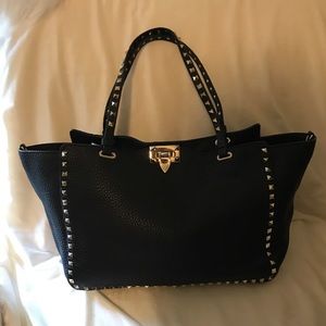 100 % AUTHENTIC Valentino Garavani rockstud tote