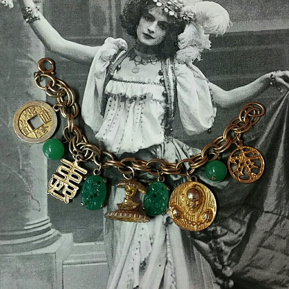 Vintage Jewelry - Vintage peking glass and gold tone charm bracelet