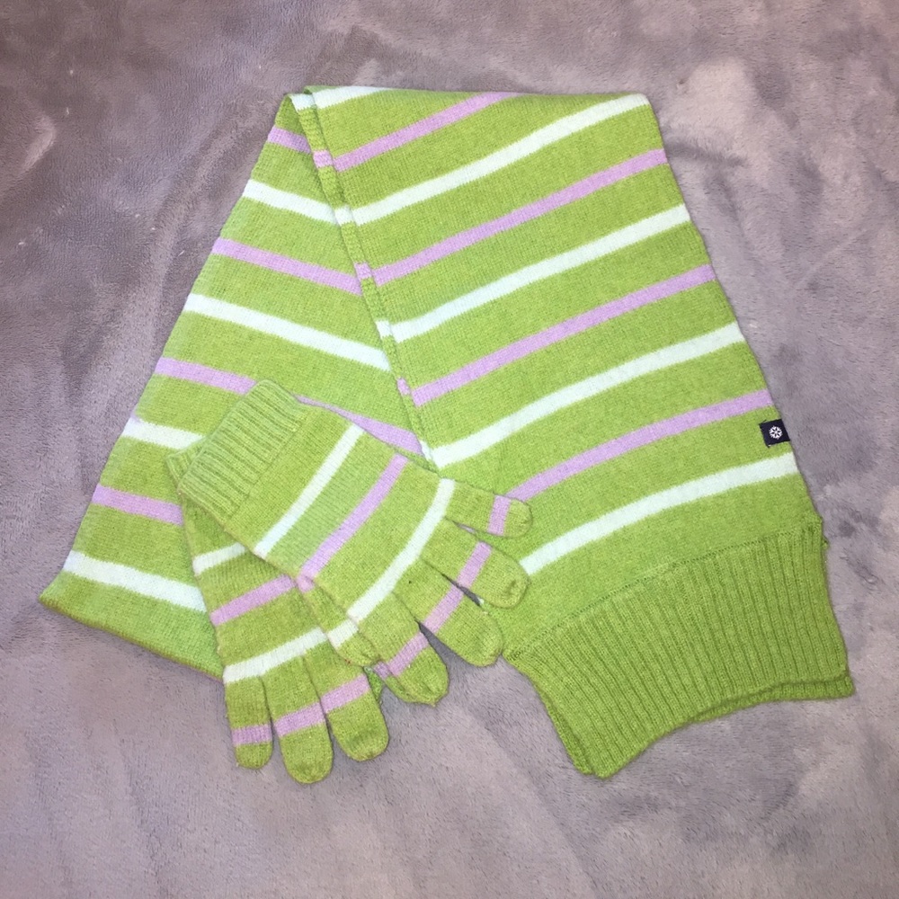 💥FLASH SALE 💥Green Striped Scarf With Gloves