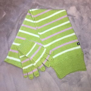 💥FLASH SALE 💥Green Striped Scarf With Gloves