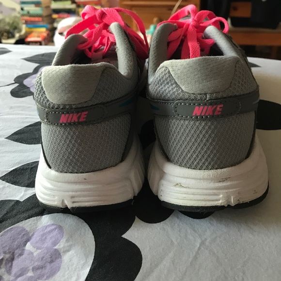 Nike Revolution Shoes. Size 8.5. Barely worn - Picture 3 of 5