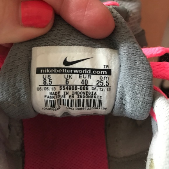 Nike Revolution Shoes. Size 8.5. Barely worn - Picture 5 of 5