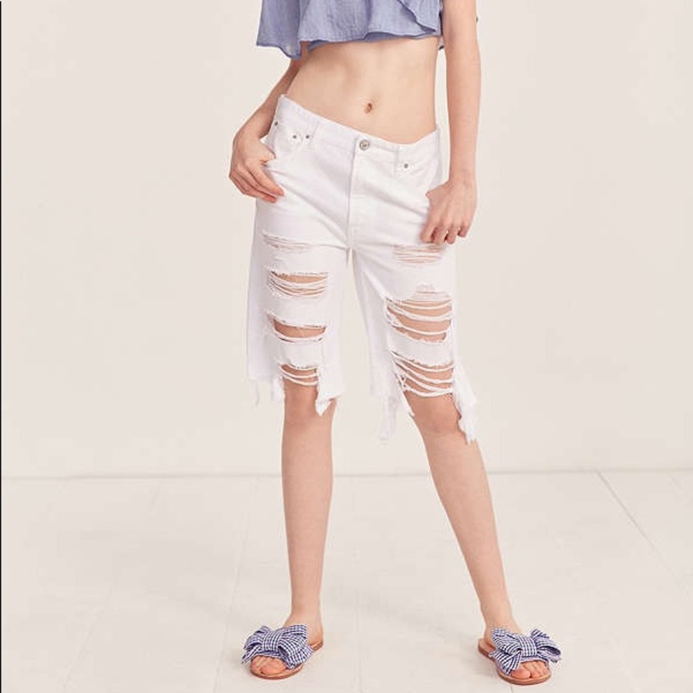 BDG Mid-Rise Destroyed Bermuda Short