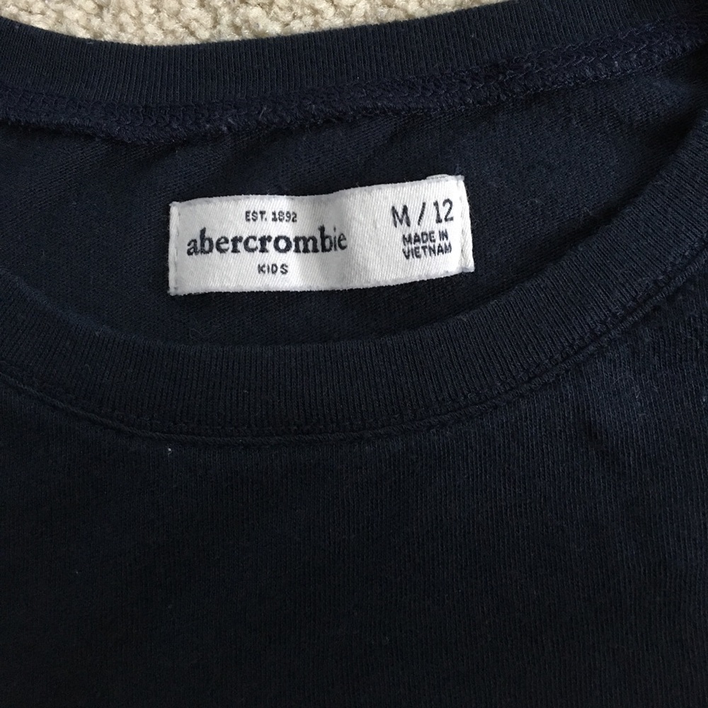 bundle of two abercrombie shirts - Picture 3 of 5