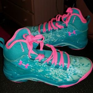 Under armour compfit tennis shoes