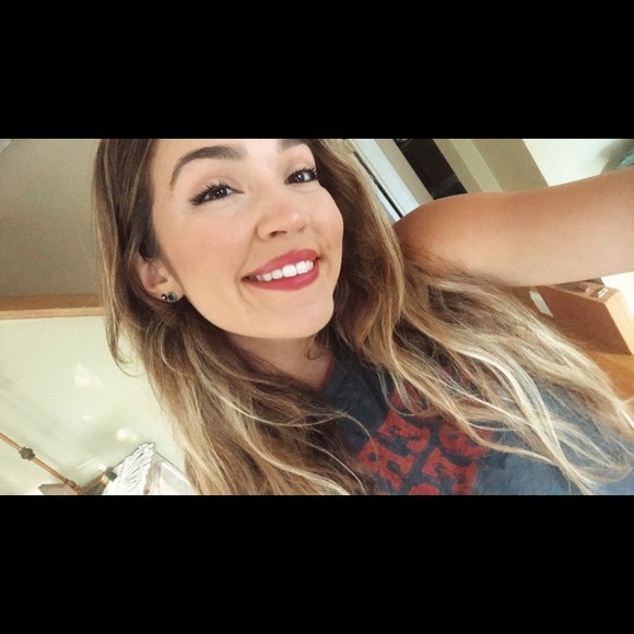 Meet your Posher, Jessica - Picture 1 of 1
