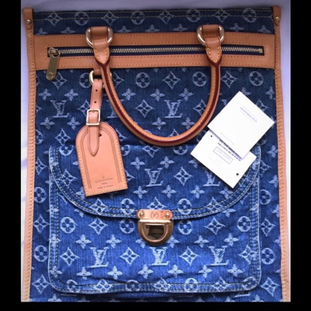 AUTHENTIC denim Louis Vuitton messenger bag