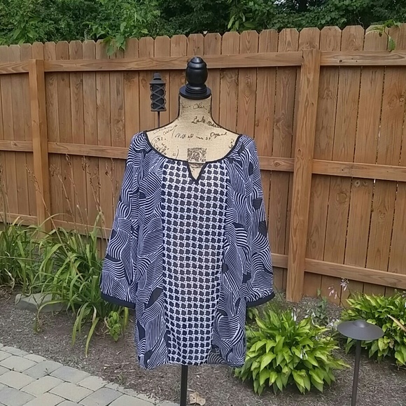 Unique Spectrum Tops - NWT 2X stylish black and white blouse