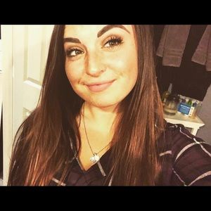 Meet your Posher, Maura