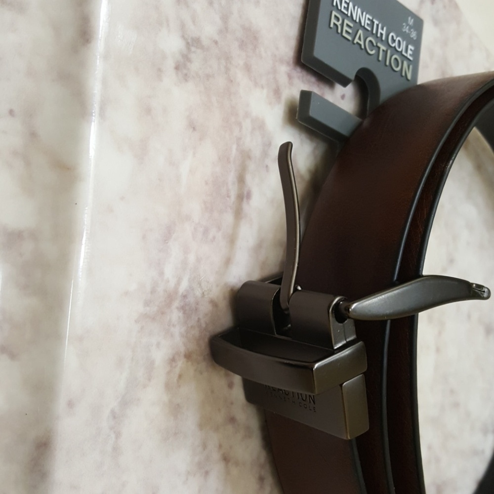 Brand new Kenneth Cole reversible belt
