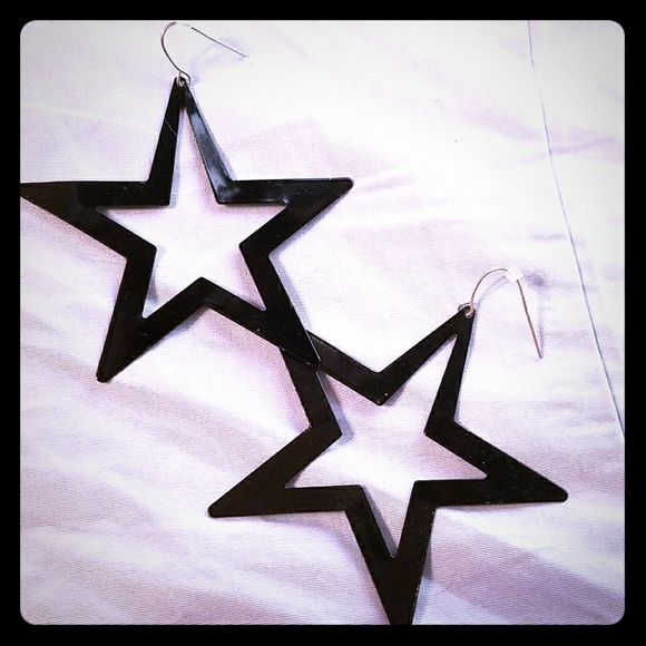 -*SOLD OUT*-BLACK STAR EARRINGS - Picture 1 of 2