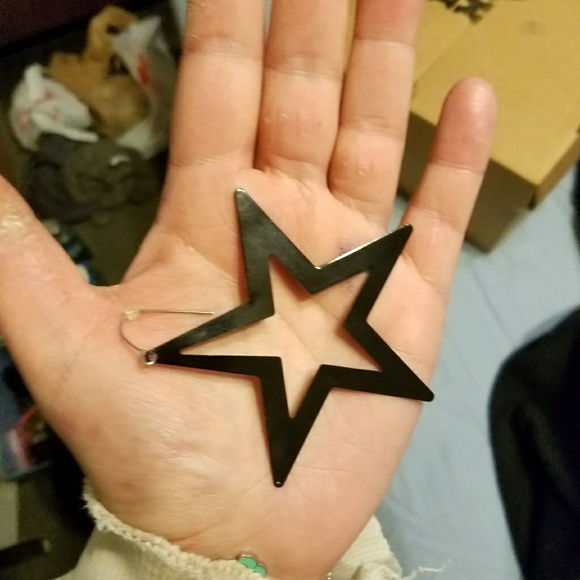 -*SOLD OUT*-BLACK STAR EARRINGS - Picture 2 of 2