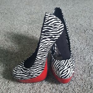 Sexy pin-up heals PRICE DROP