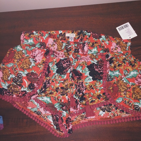 flowy floral shorts - Picture 1 of 1