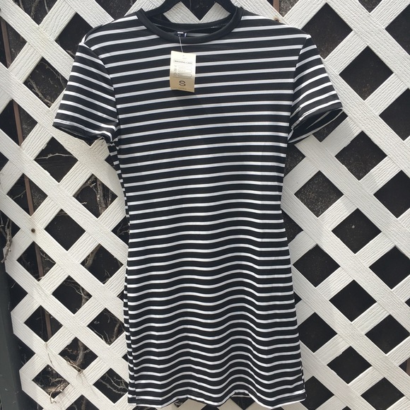 Striped stretchy t shirt dress size small NWT - Picture 2 of 3