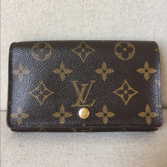 Louis Vuitton Handbags - Authentic Louis Vuitton Tressor Bifold Wallet