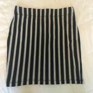 B&w pinstripe bodycon pencil skirt
